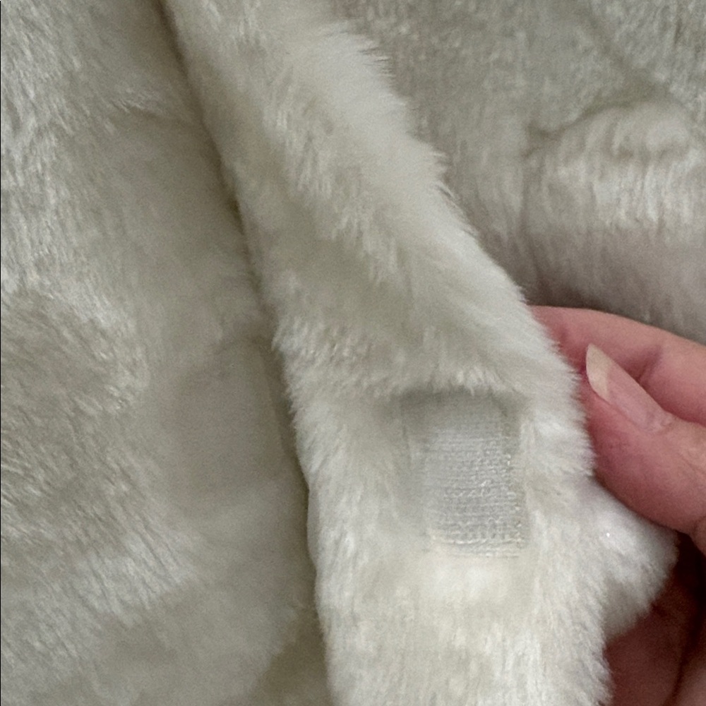LA Sun Faux Fur Pom-Pom Coat for Kids. Size 4 - Picture 2 of 11